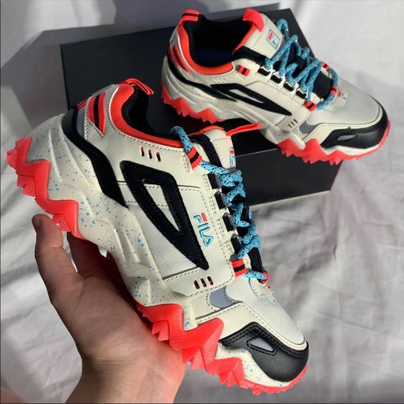 Fila Oakmont Trail Multicolored Shoes White Black Pink Blue Womans 7 , 8.5 - Picture 2 of 7